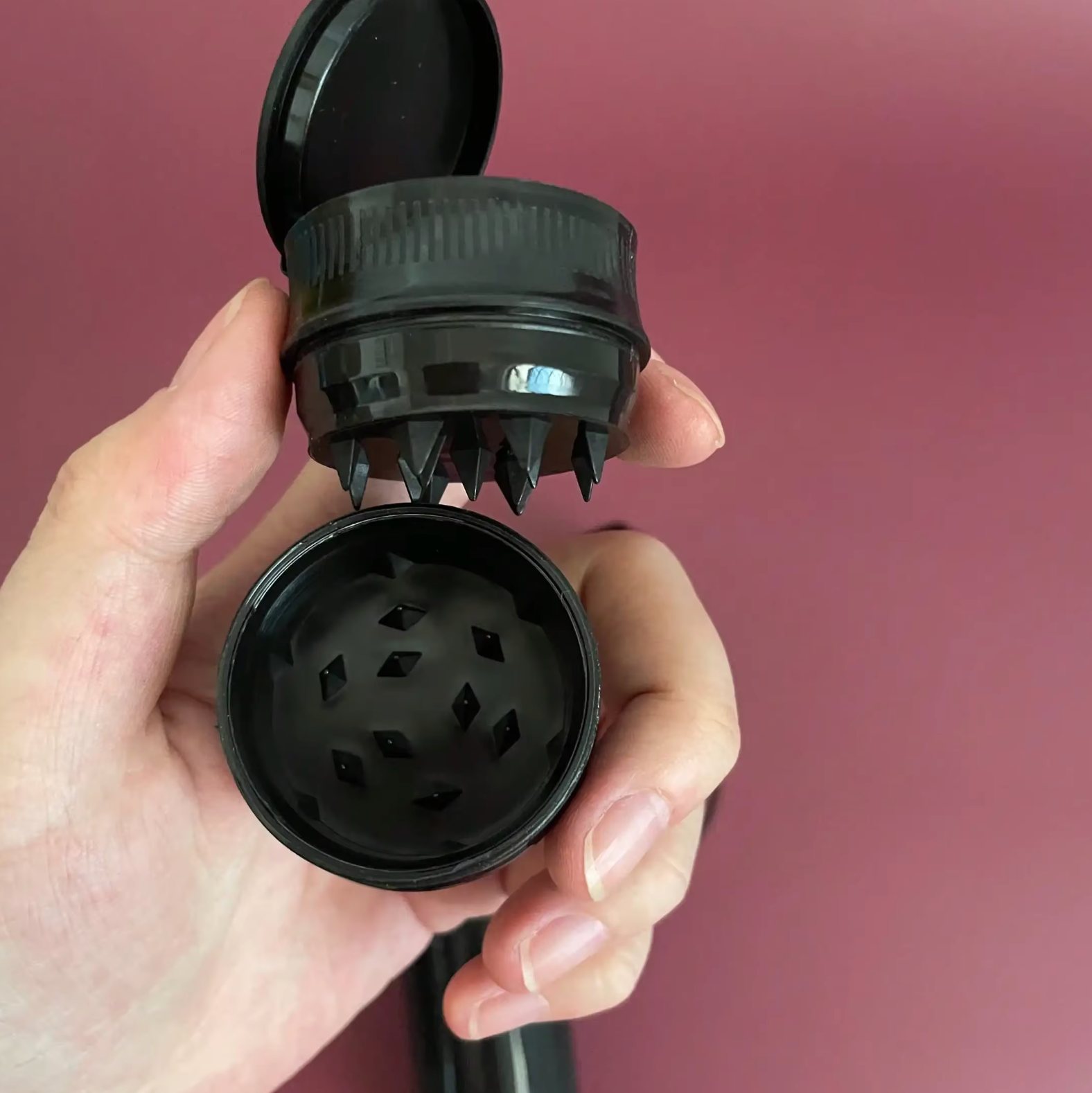 COOKIES 3-IN-1 – GRINDER & SYSTÈME DE STOCKAGE ANTI-ODEUR